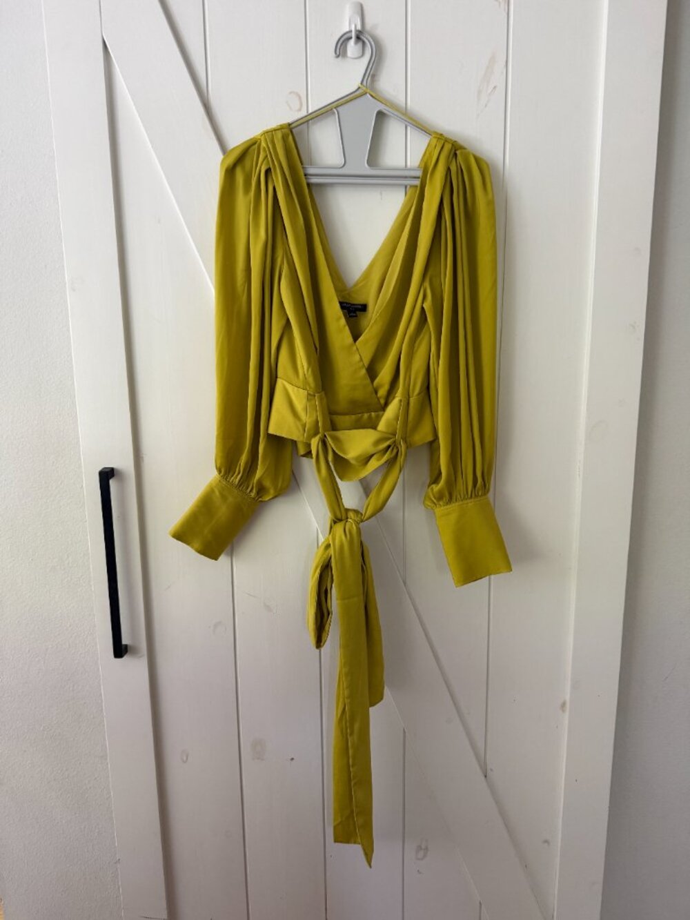 Banana Republic Deep V Silky Wrap top - Picture 3 of 10
